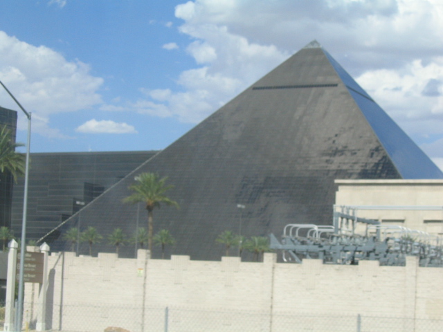 618x457 pixels (117K)